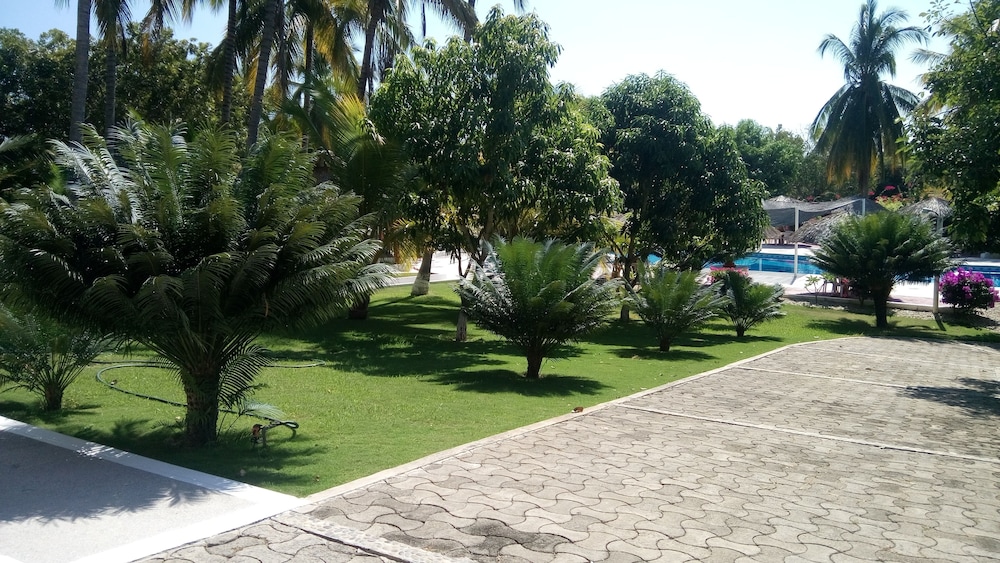 Hotel &amp; Club Campestre Altos Paraiso 28/50