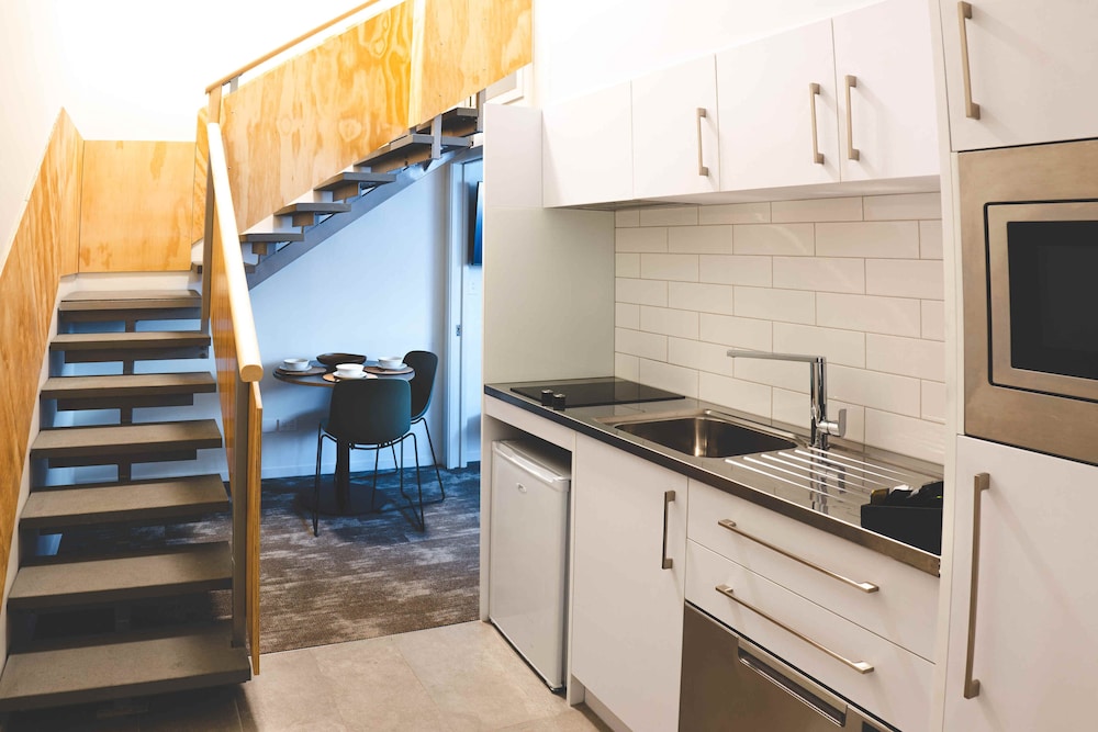 Sojourn Apartment Hotel Riddiford Street Limited 49/54