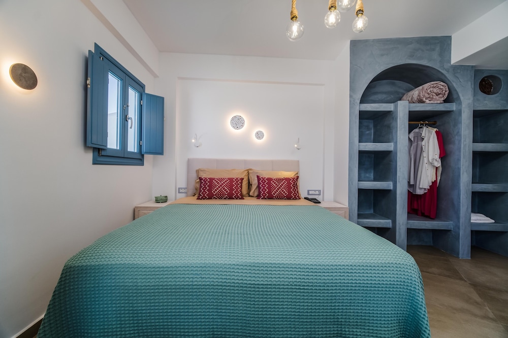 Aegean Blue Suites 54/99