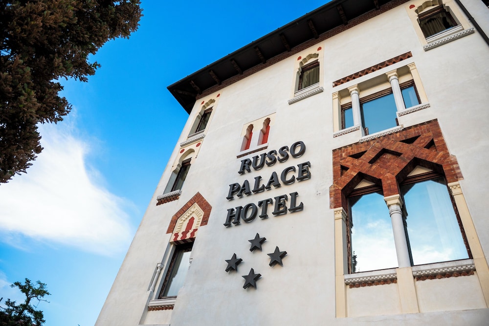 Russo Palace 3/57
