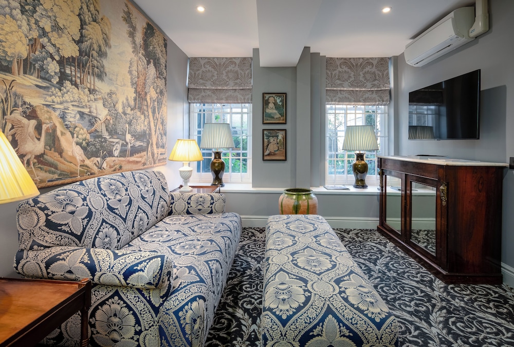 No 30 Knightsbridge 35/53