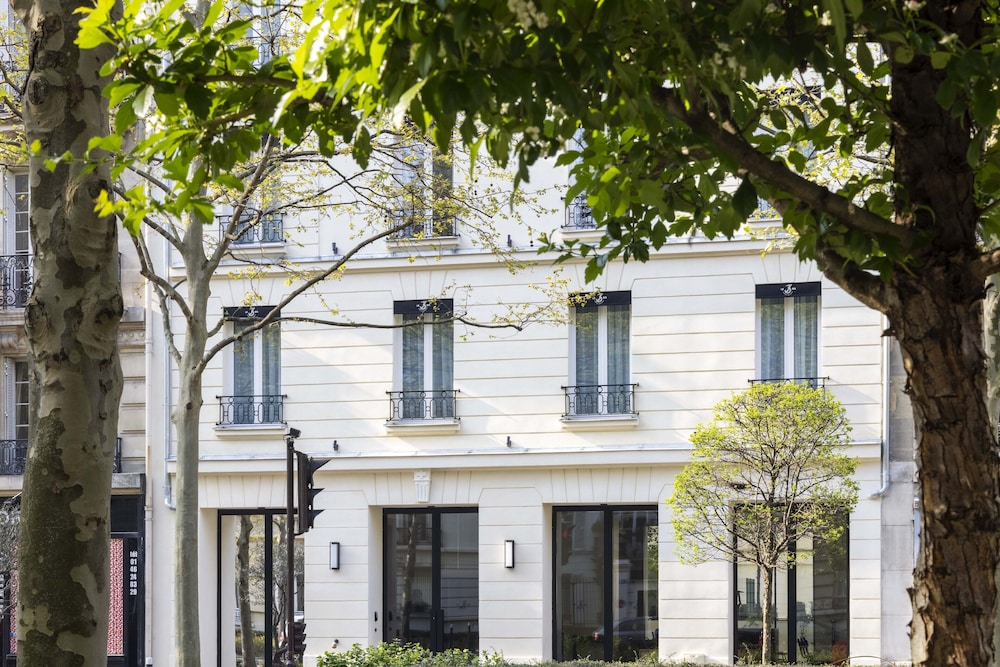 Le 37 Bis Hotel in NEUILLY SUR SEINE