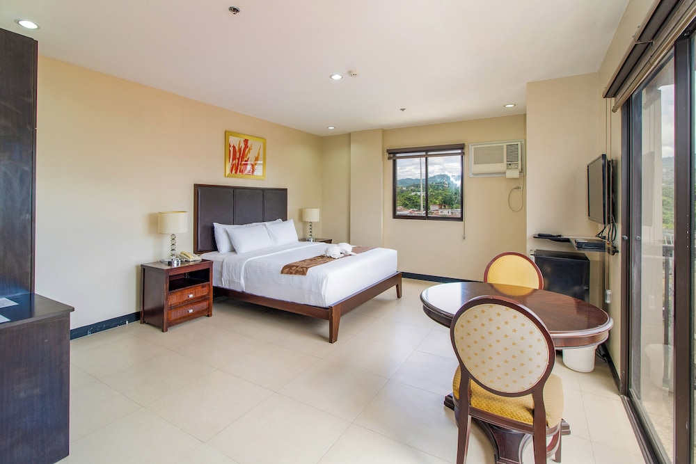جناح، Main Hotel And Suites 3/3