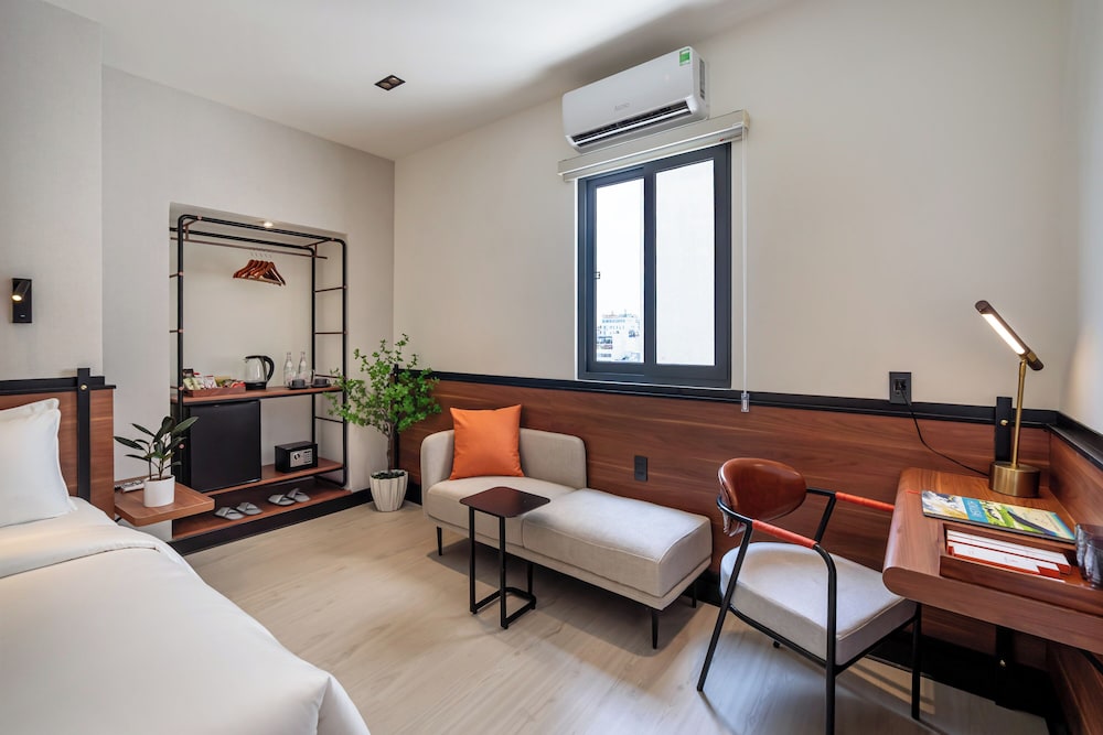 Metrolux City Contemporary Hotel 34/50