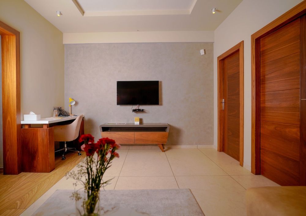Lazdana Hotel Bangalore 10/53