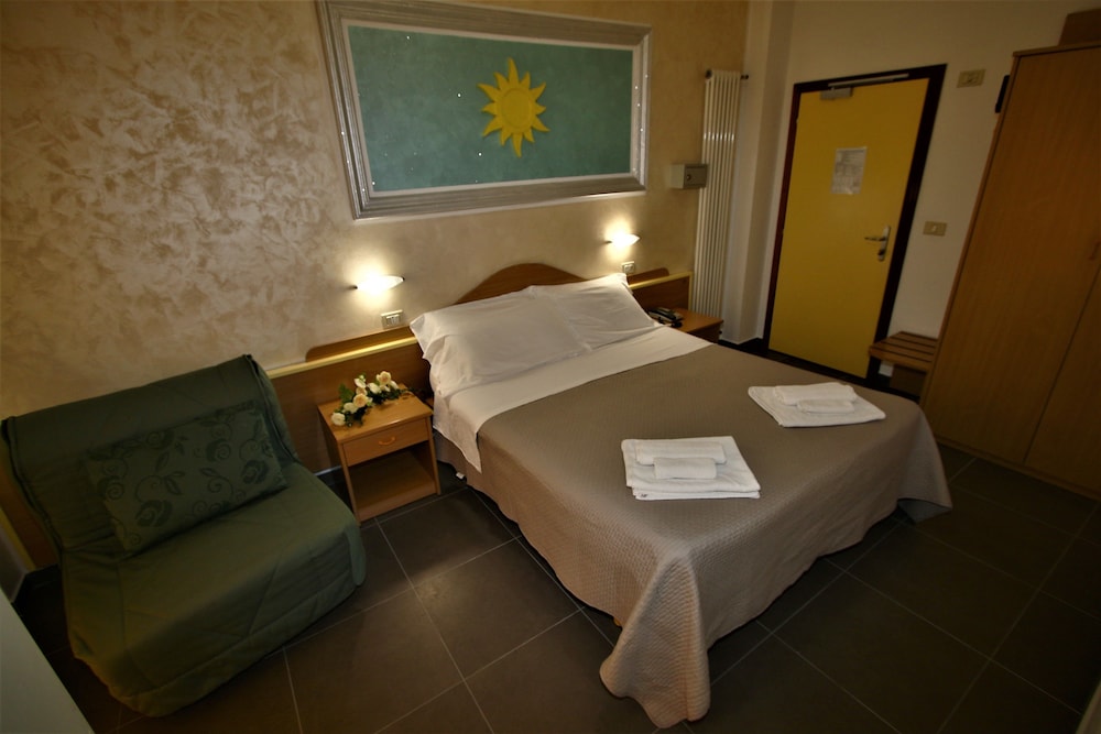 Hotel De Amicis 14/53