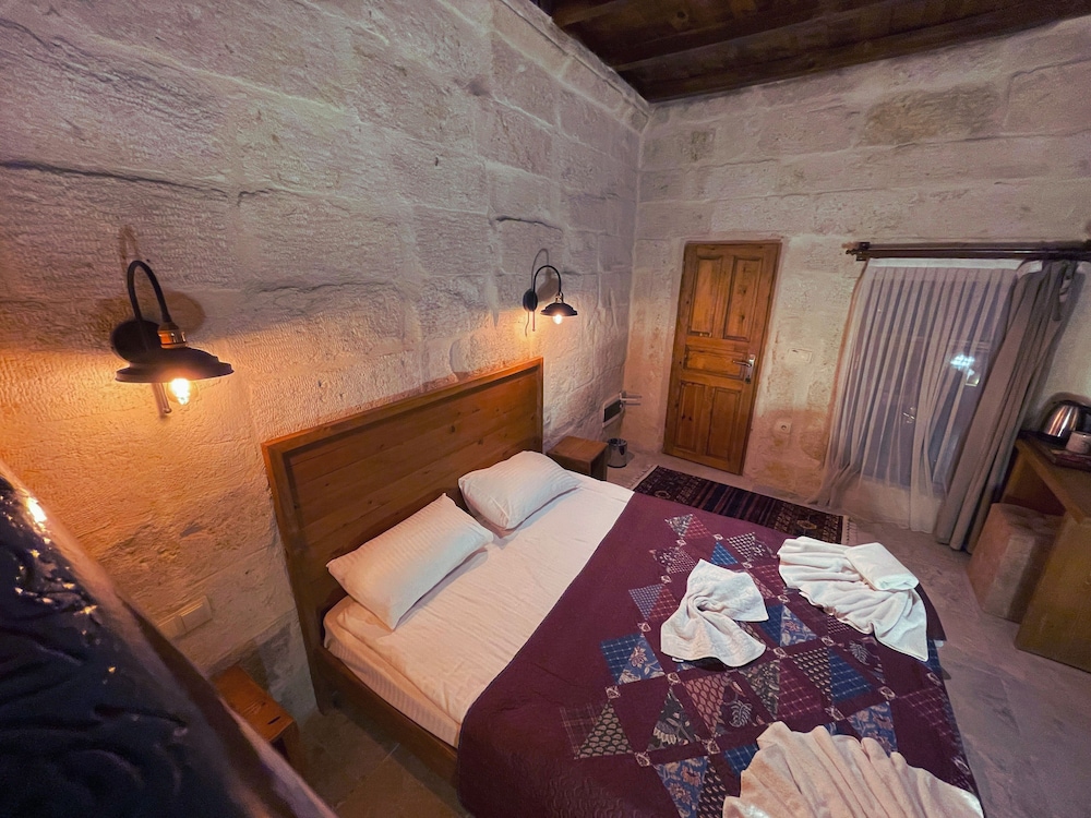 Feris Cave Hotel 10/50