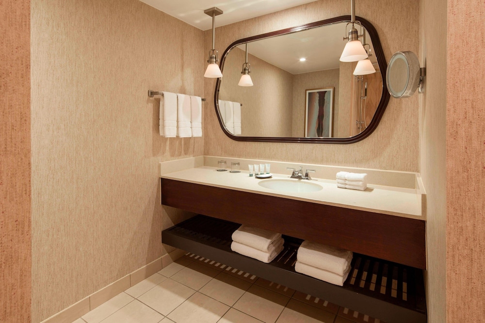 The Westin Southfield Detroit 12/56