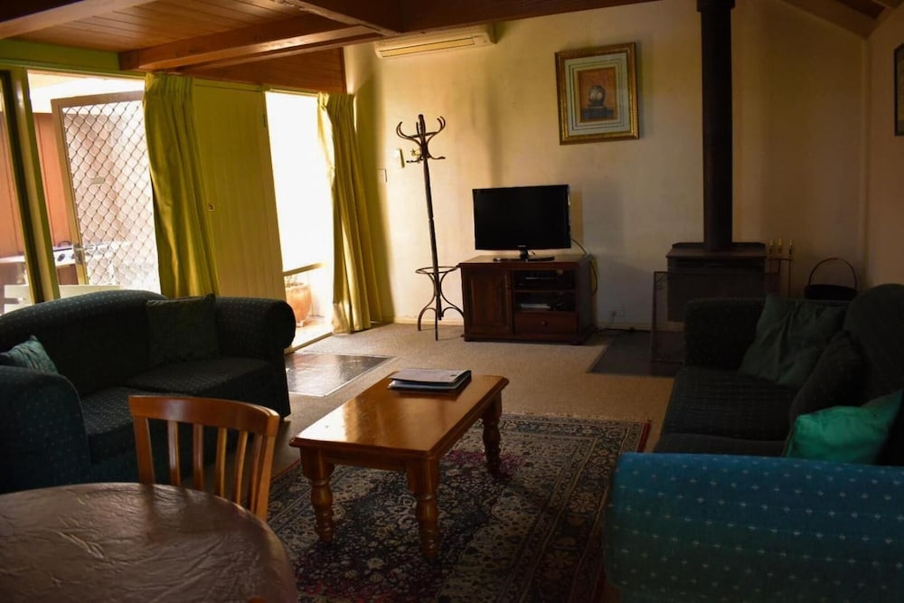Clarendon Chalets 26/50