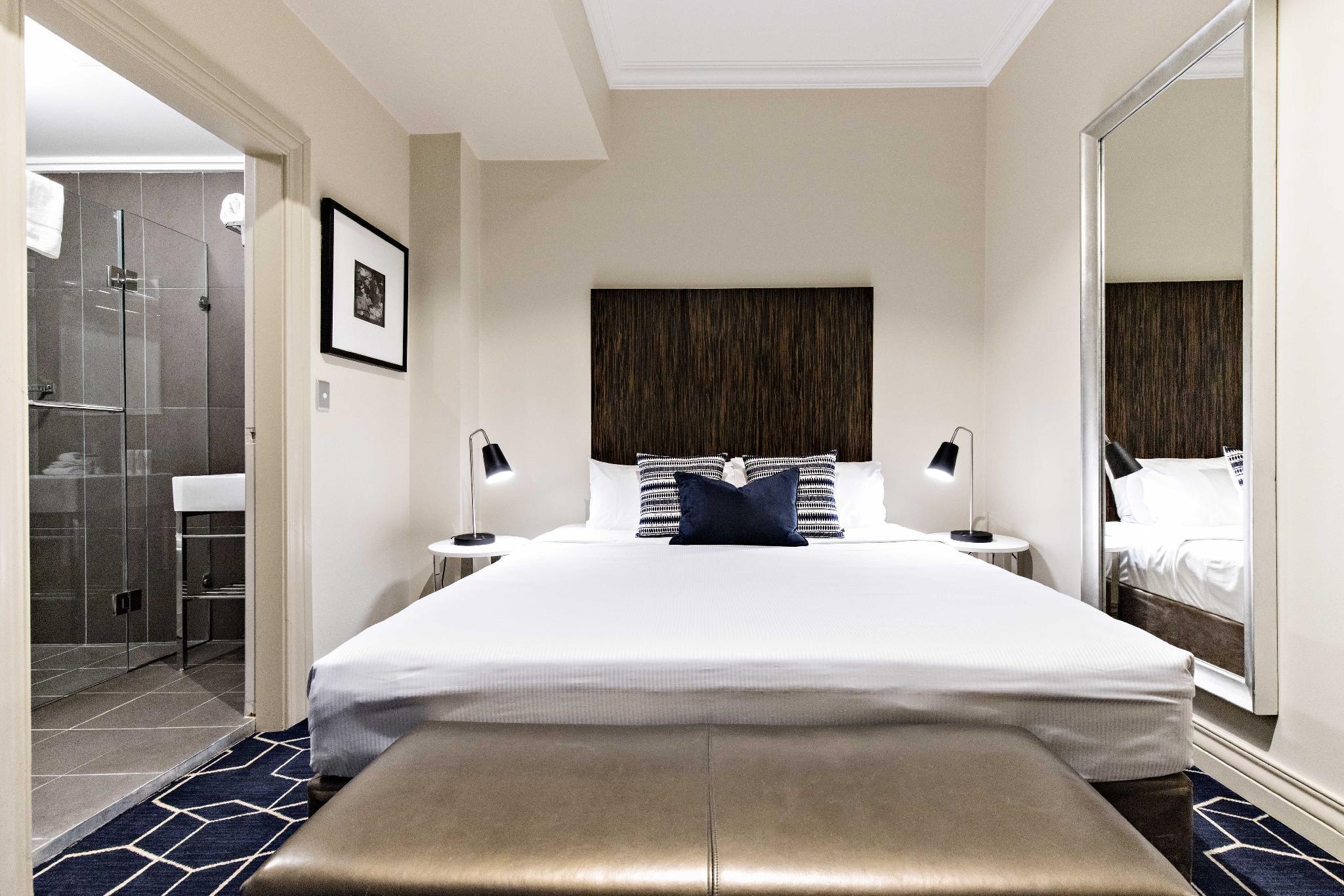 Diplomat, King Bed