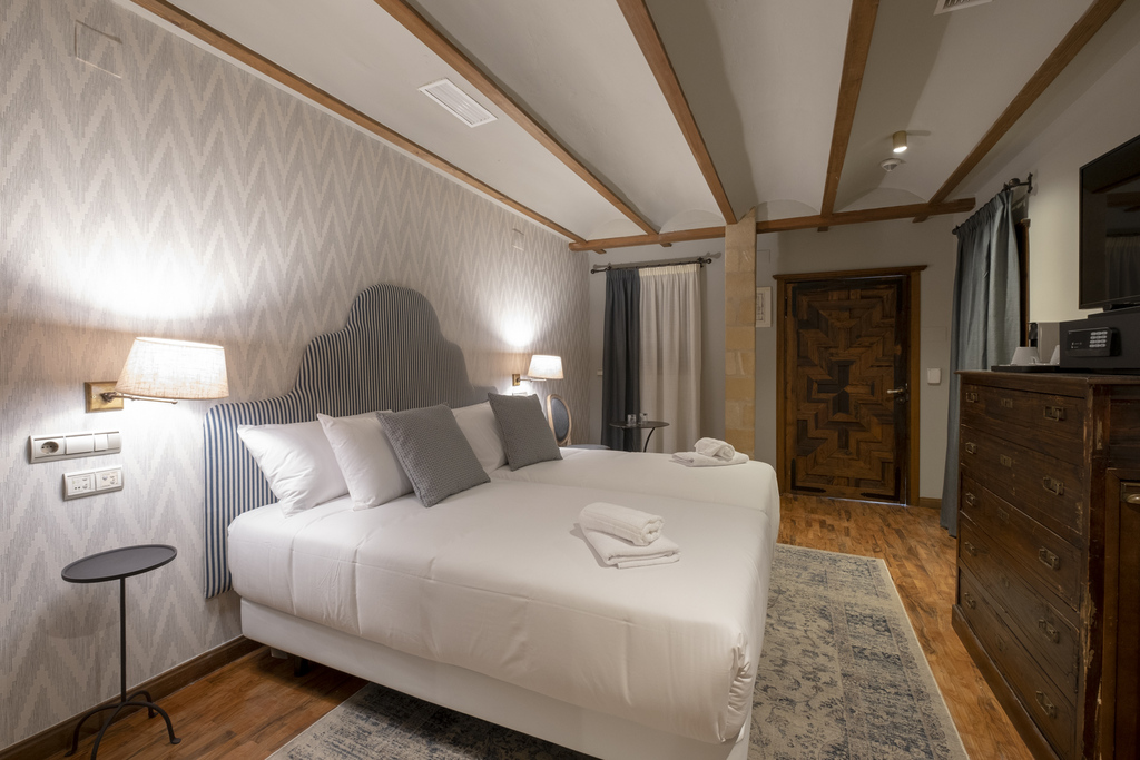 Inner, Single, Double Bed