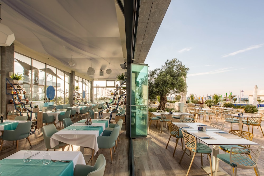 Hotel Opera Mamaia 51/70