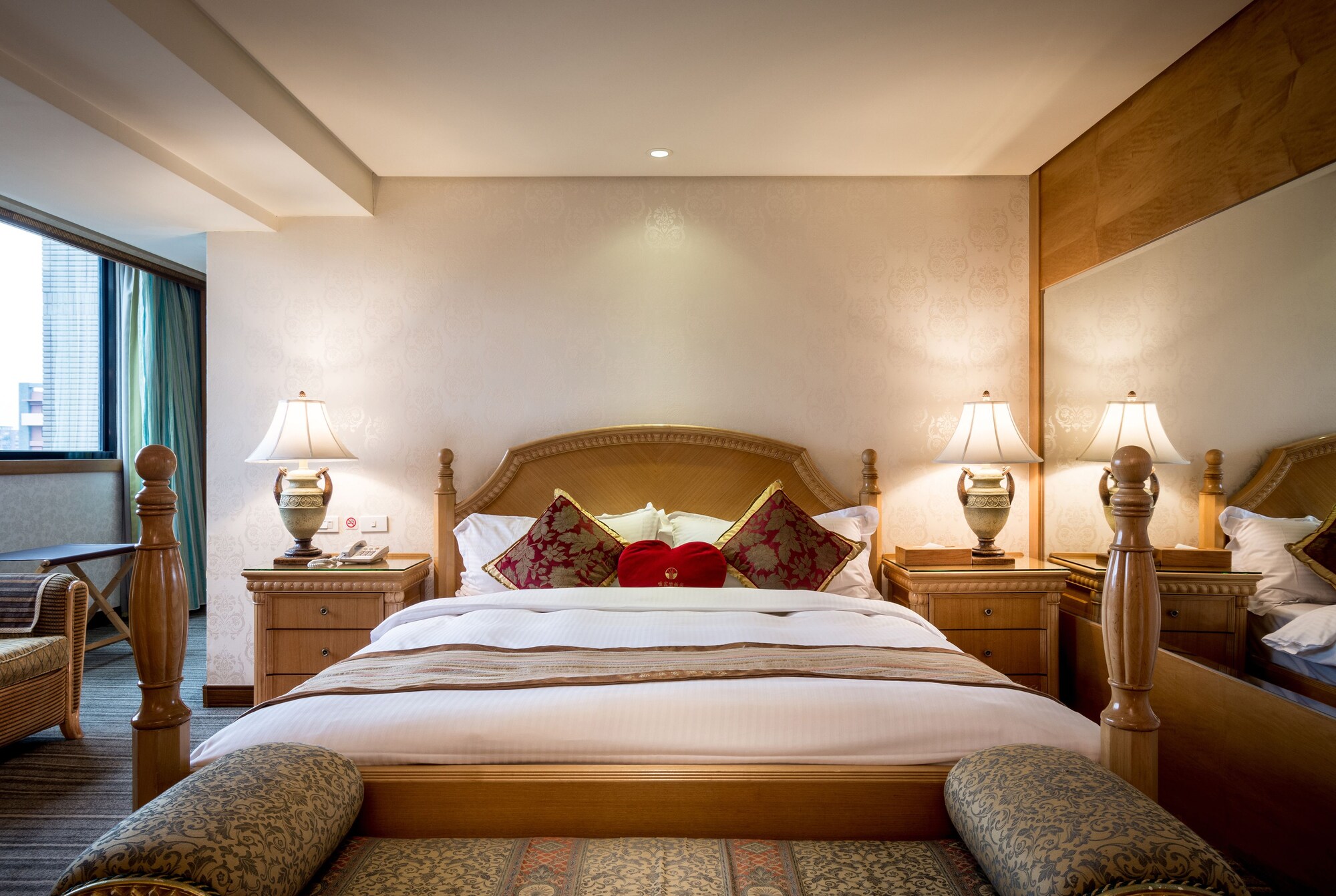 HONEYMOON, DOUBLE BED