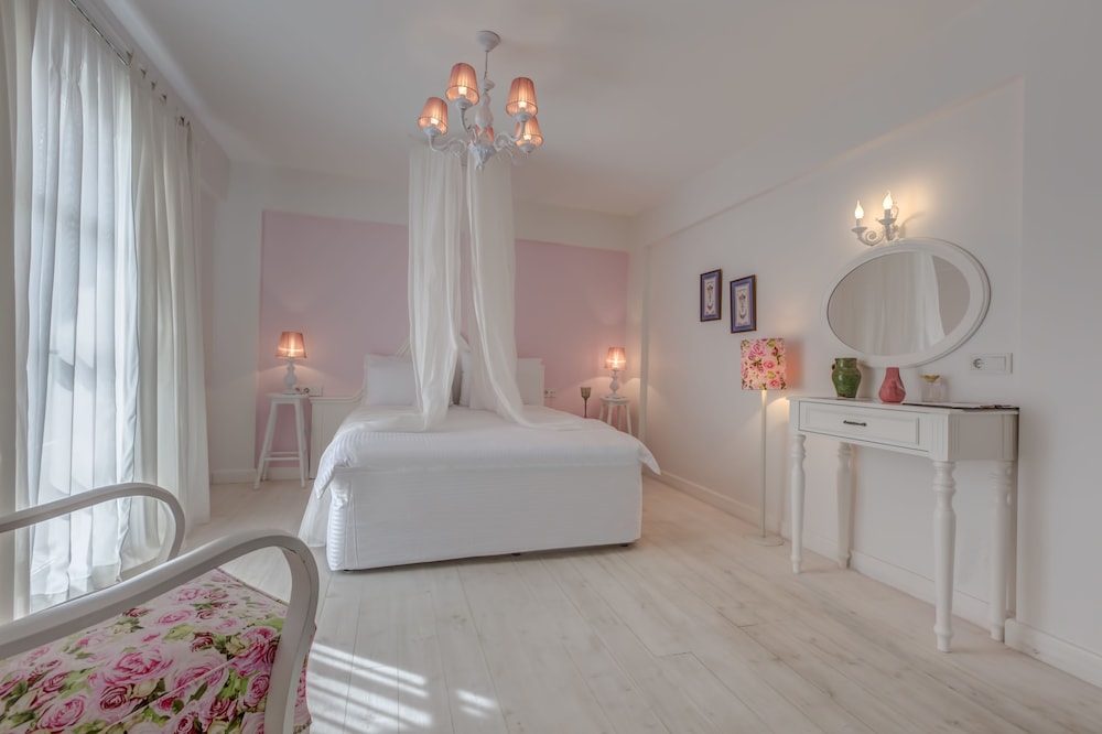 ERENDIRA HOTEL 45/75