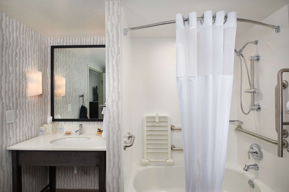 Standard, King Bed, Pet Friendly, Accessible, Best Western Plus Agate Beach Inn 7/7