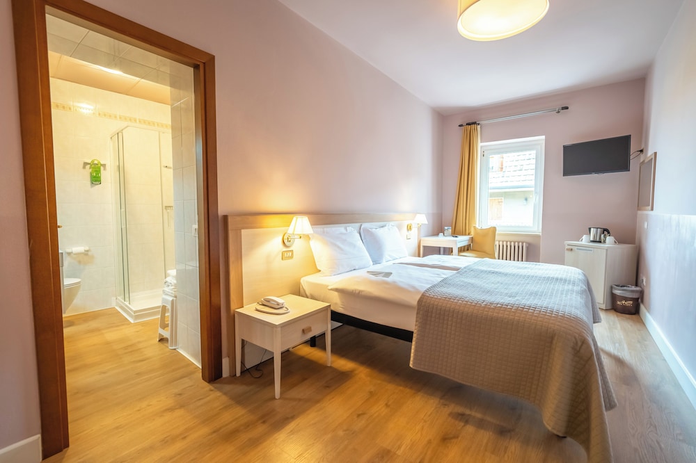 STANDARD, DOUBLE OR TWIN BED