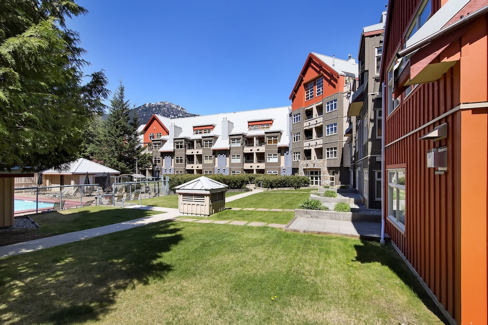 Lake Placid Lodge by Whiski Jack 44/48