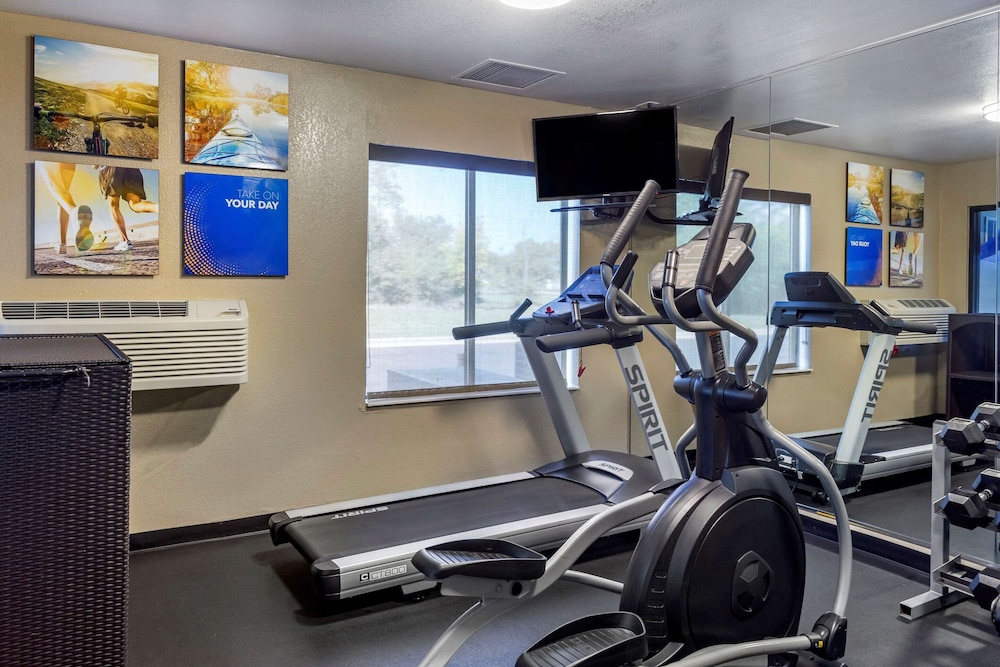 Comfort Inn and Suites North Aurora Naperville 25/50