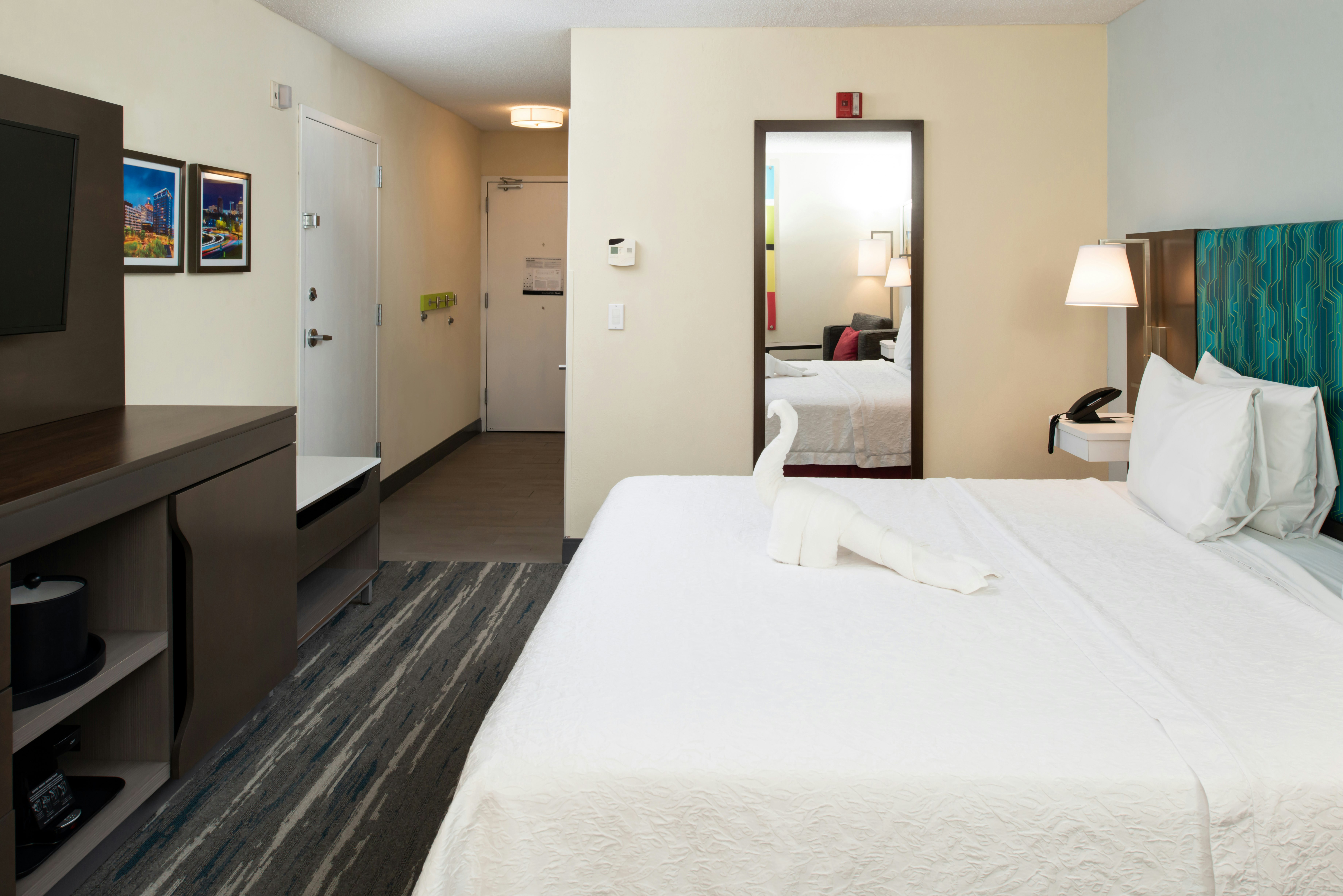 ROOM, KING BED, ACCESSIBLE