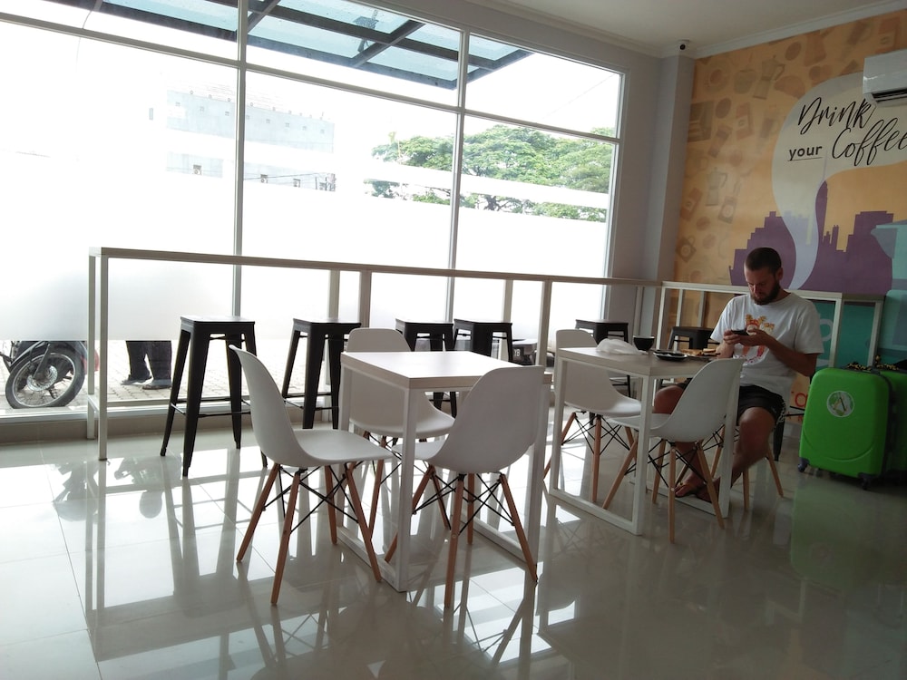 Central Front One Inn Jakarta Airport 28/33