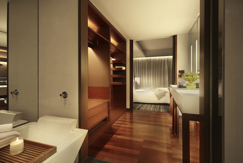HANSAR BANGKOK 21/83