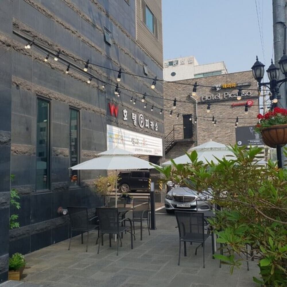 Picasso Hotel 59/66