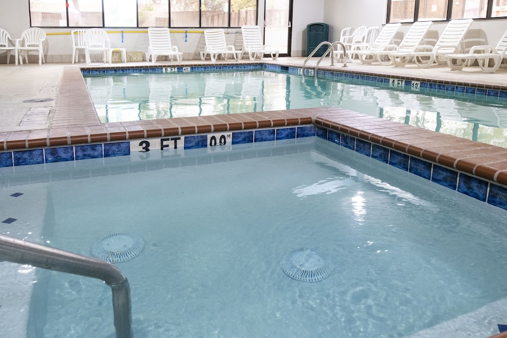 Comfort Inn And Suites Near Medical Center 24/56