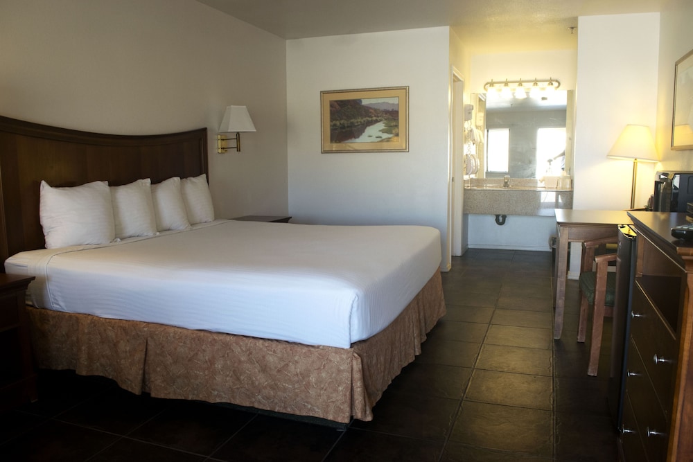RIO DEL SOL INN NEEDLES 16/62