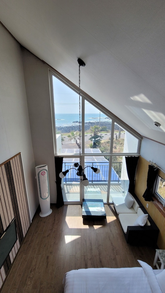 Wind House 12/44