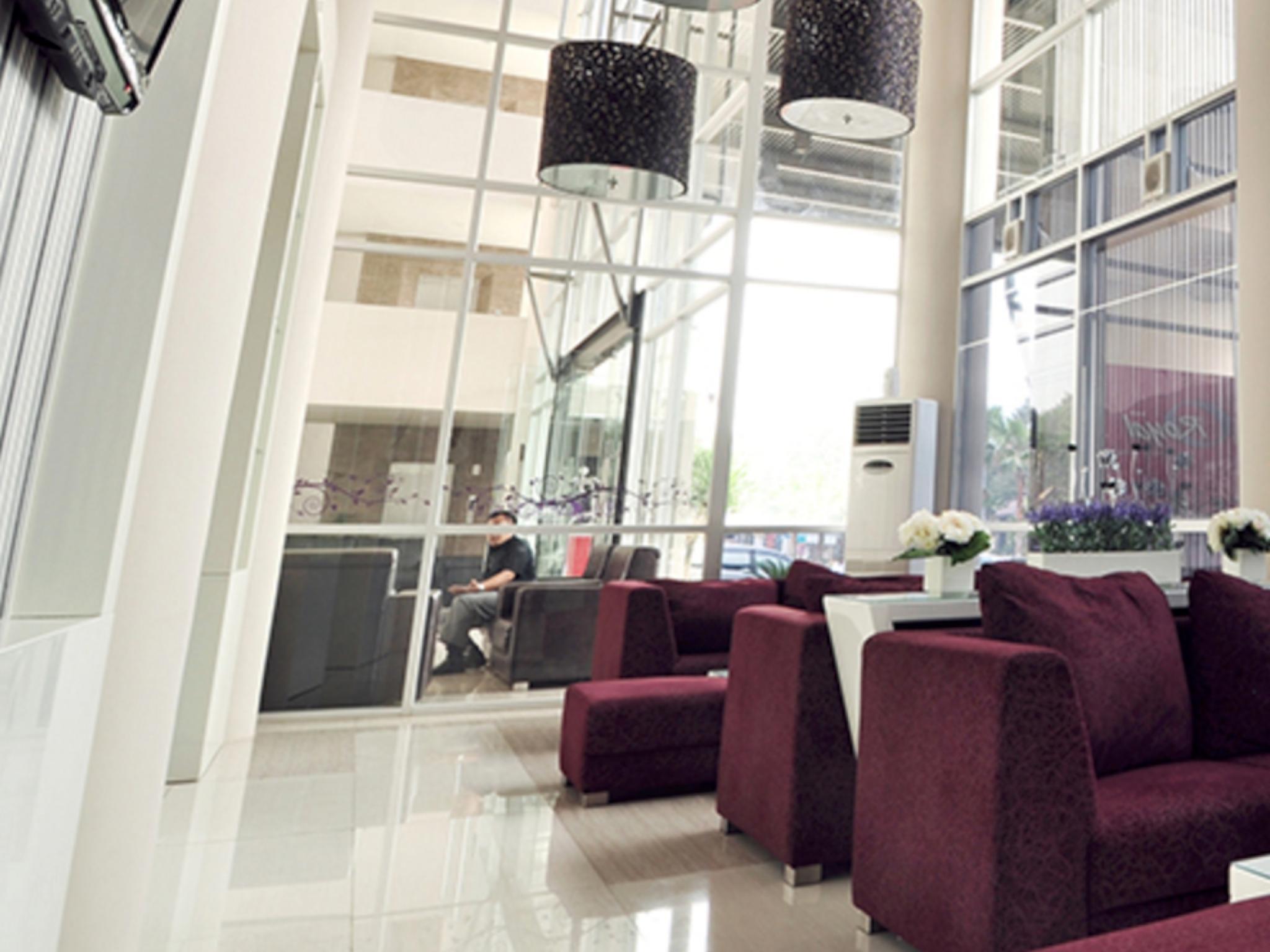 Hotel Royal Jember 16/24