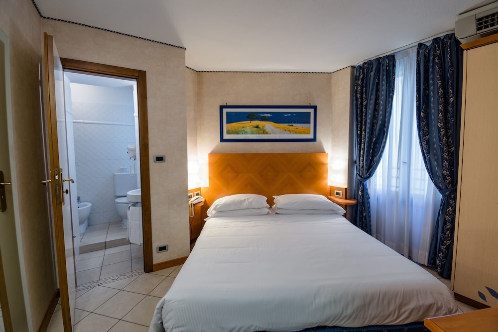 1 BEDROOM, CLASSIC, DOUBLE OR TWIN BED