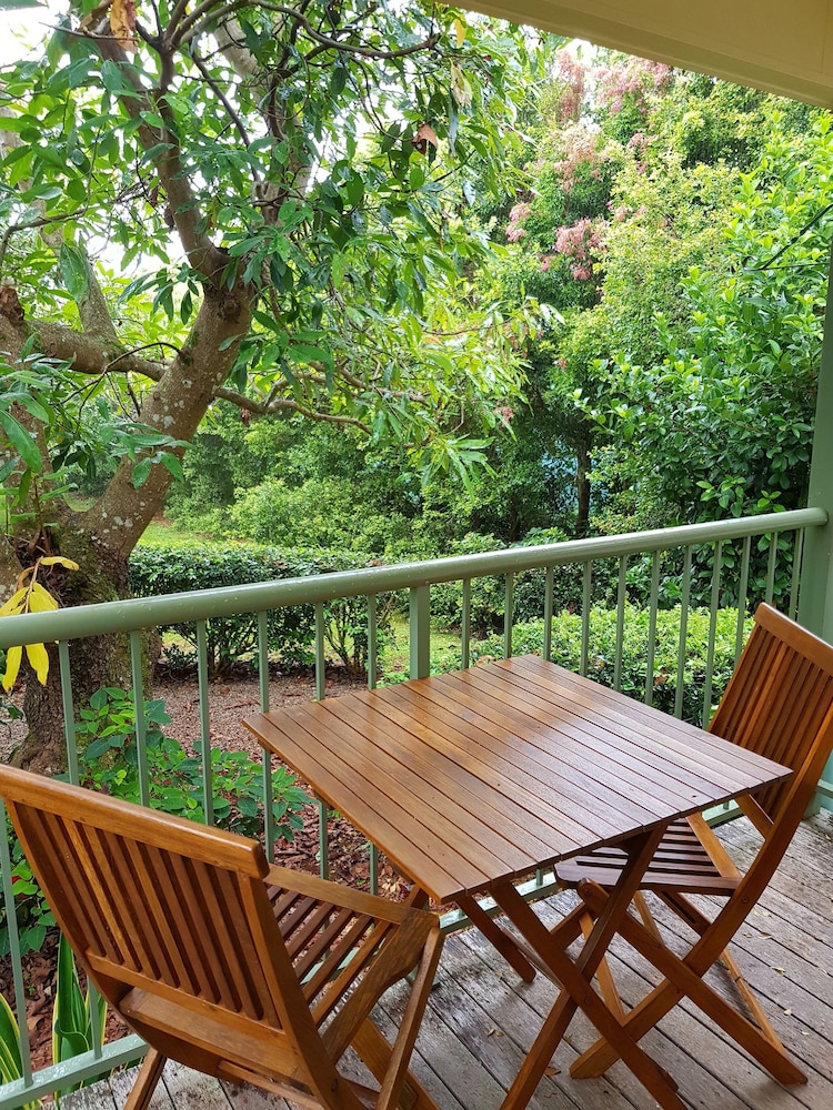Camelot Boutique Accommodations 3/54