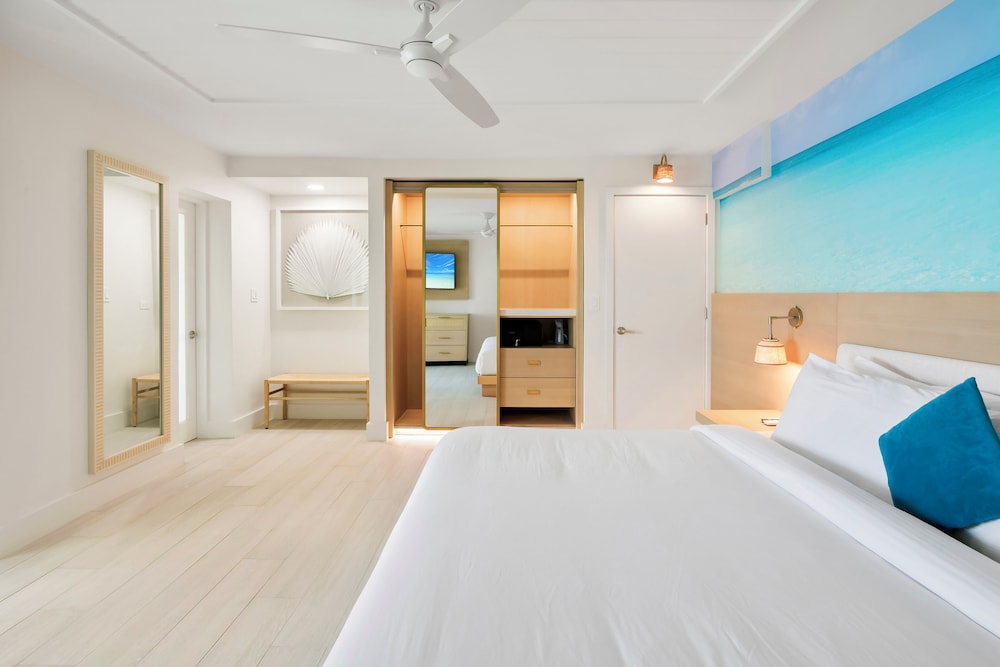 2 Bedrooms, Family, King and Twin Beds, Ocean Front