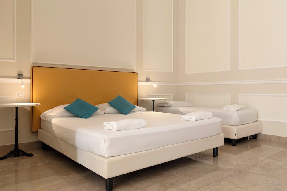 SUPERIOR, DOUBLE OR TWIN BED