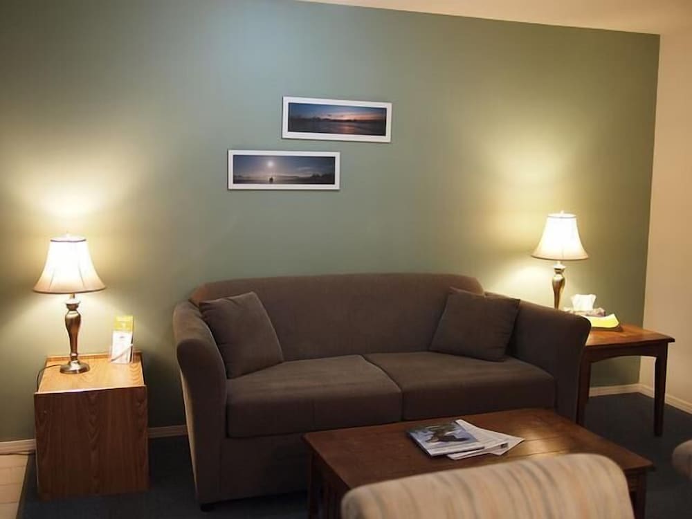 Whale s Tail Guest Suites 21/33