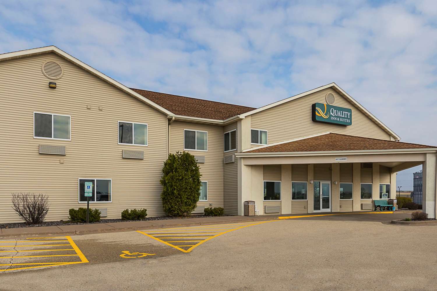 Quality Inn & Suites Belmont - Platteville 43/44