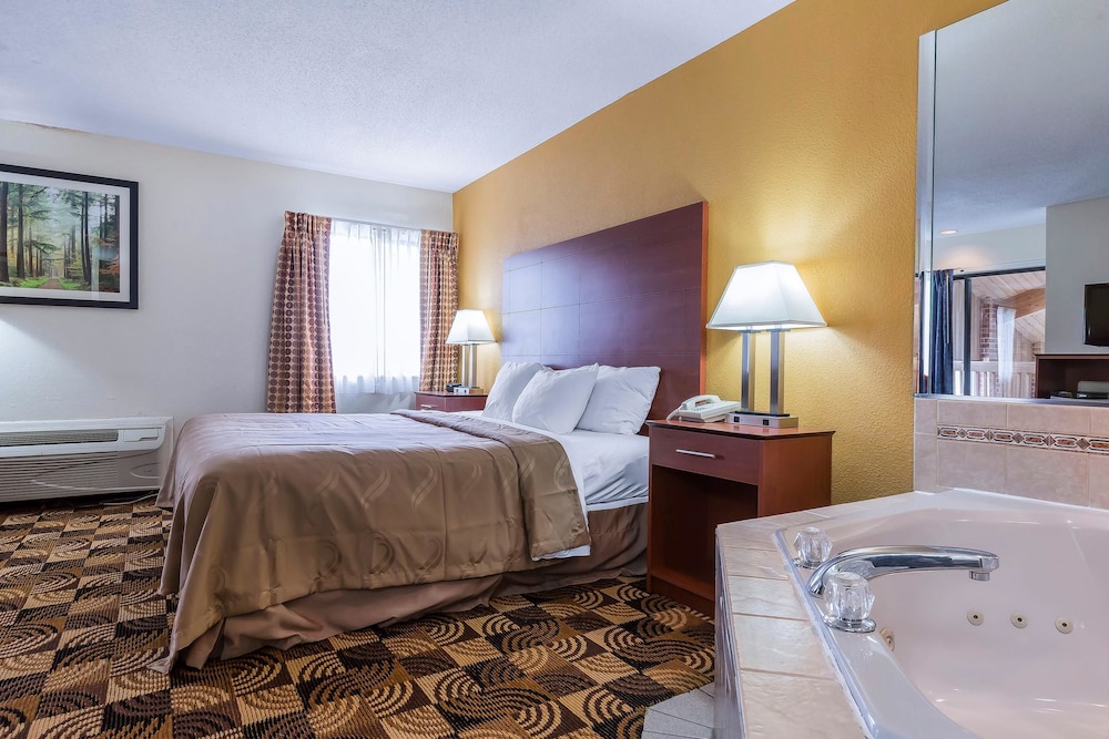 Quality Inn Sycamore - DeKalb 15/43
