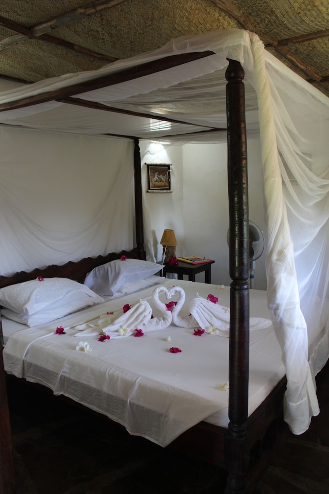 Mvuvi Lodge 6/50