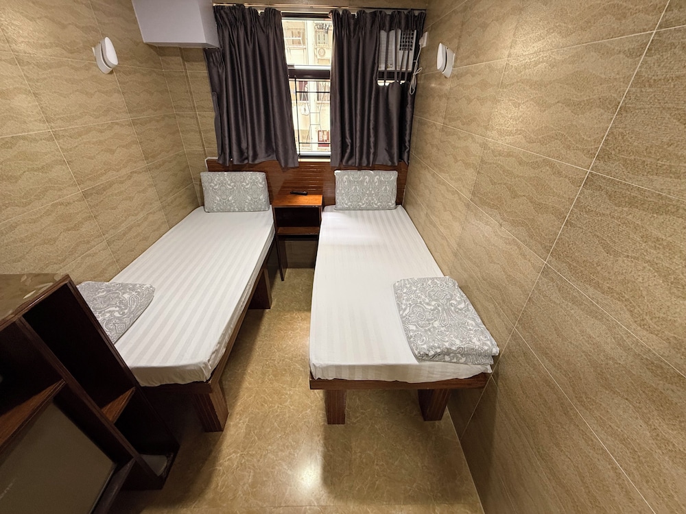 Sleep In Hotel 17/50