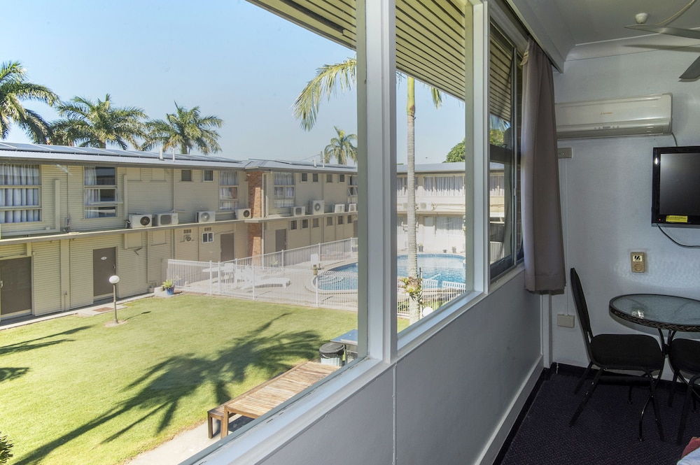 Mid City Motor Inn 34/64