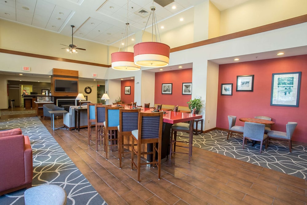 Hampton Inn & Suites Tilton 54/66