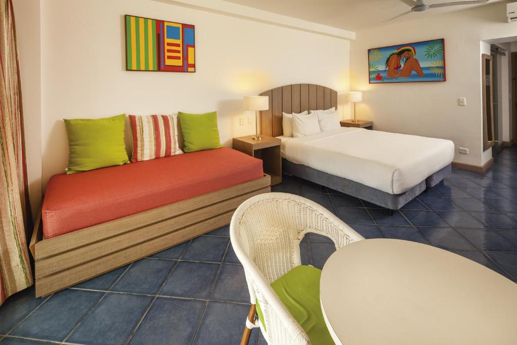 غرفة بسرير كينج، Decameron Isleno - All Inclusive 2/2