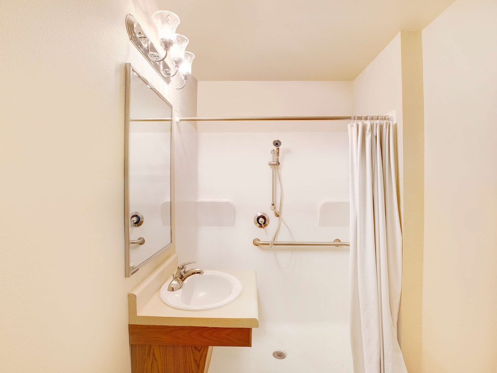 Extended Stay America - Select Suites Laredo 11/41