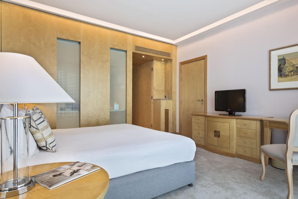 Melia Athens 24/73