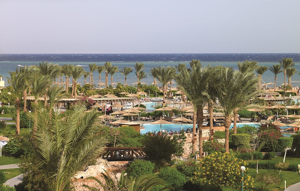 Coral Sea Water World Resort 69/73
