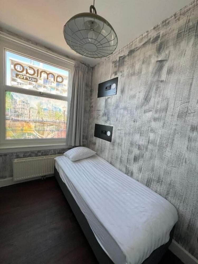 Amigo Budget Hotel 10/50