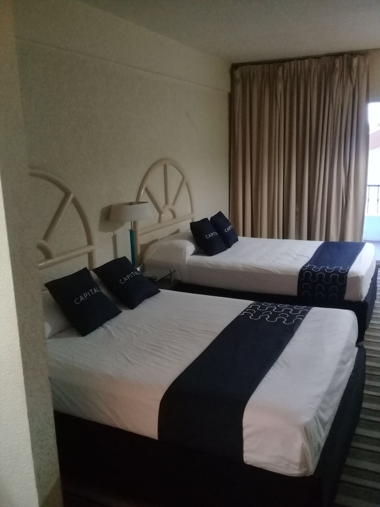 Hotel Costa Ensenada 30/68