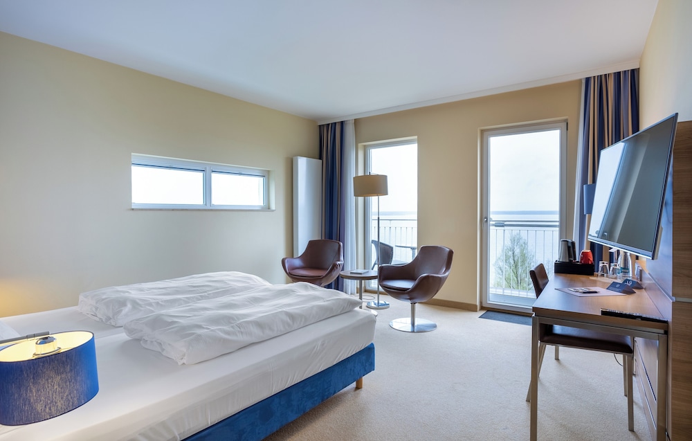 Superior, Twin Beds, Sea Side