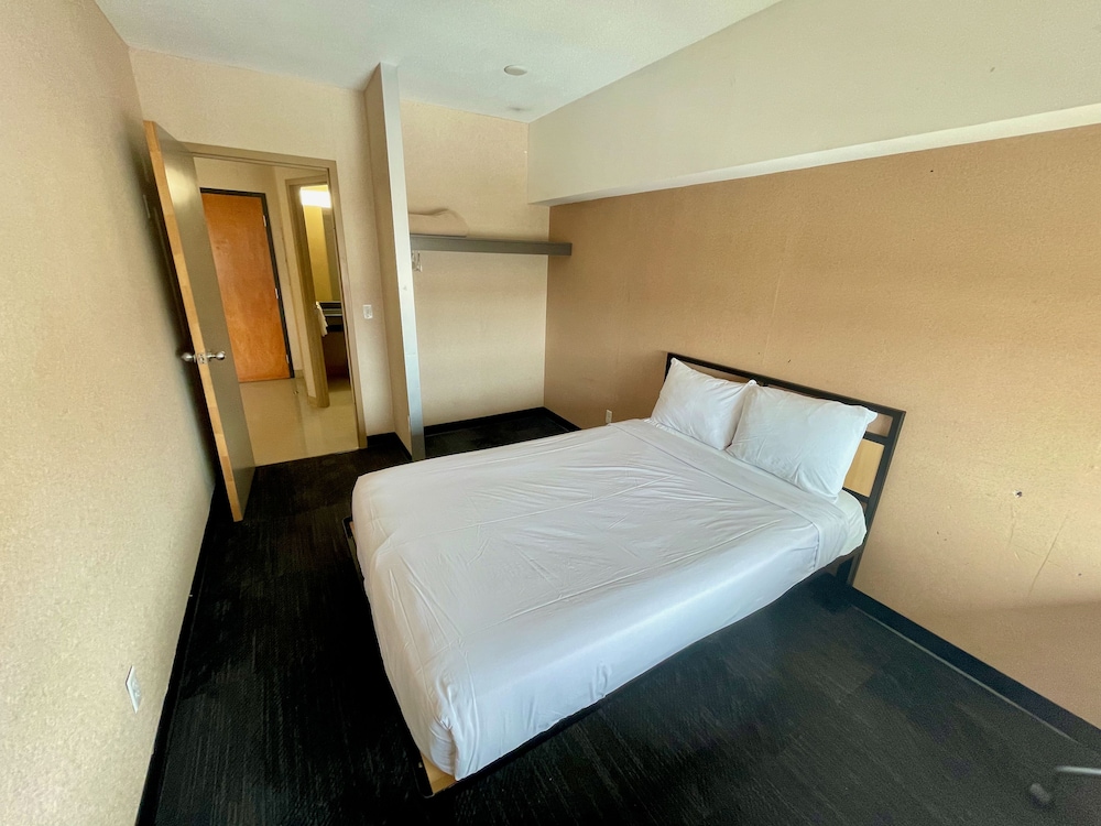 2 BEDROOMS, SUITE
