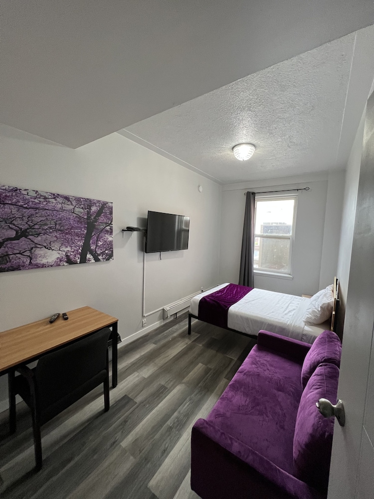 Commercial Hotel 58/76
